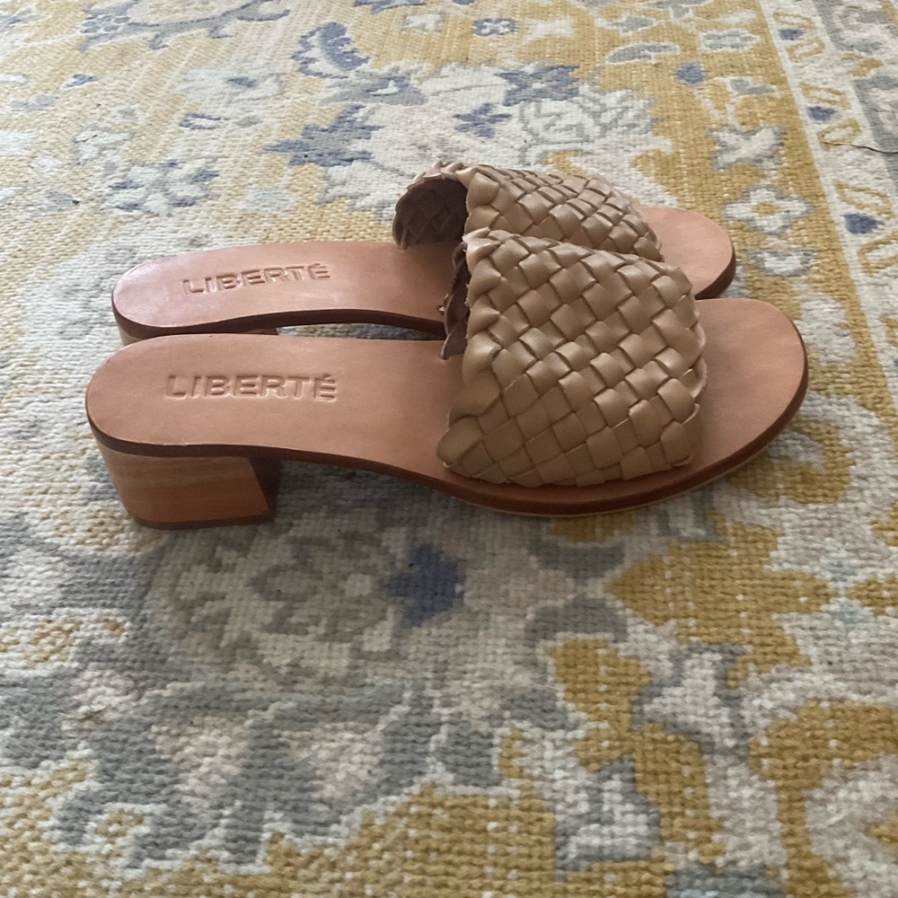 Liberte' Women's Beige Woven Sandals